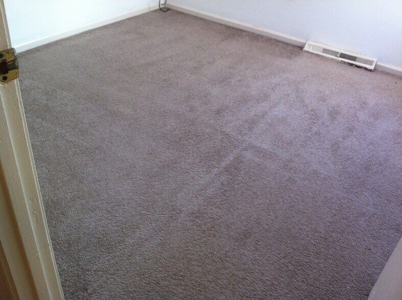 master BR with 1/2 bath - 4823 E Prairie Cir