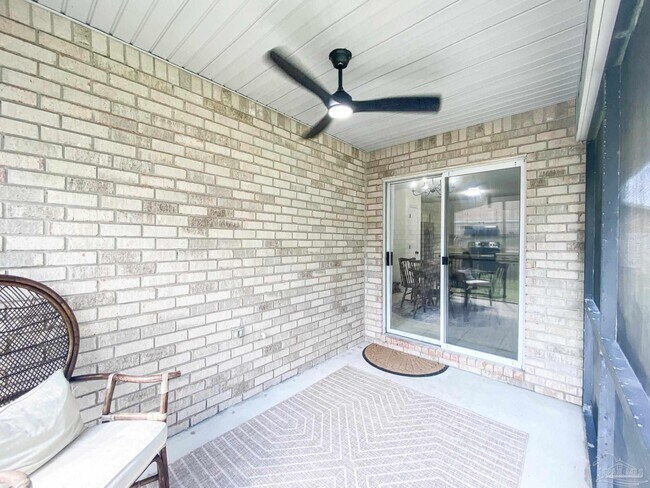Building Photo - 11920 Longwood Dr