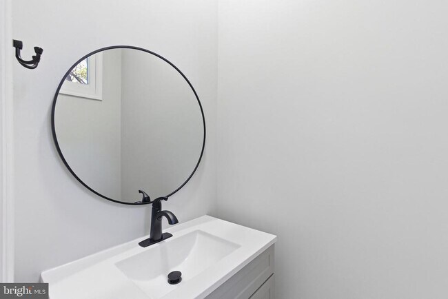 Building Photo - 2125 N 28th St