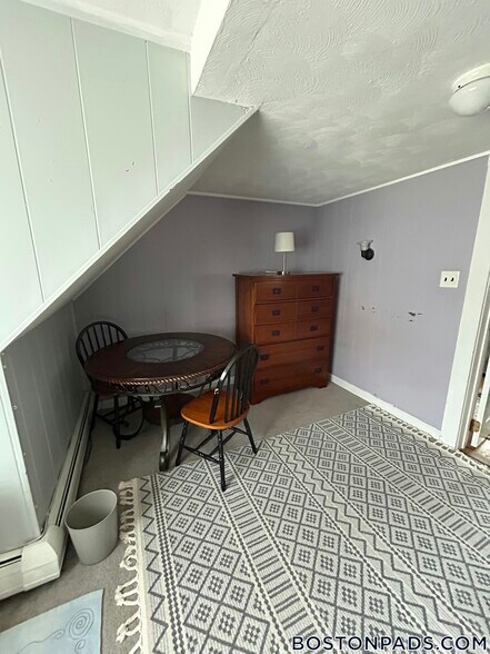 Building Photo - 370 Main St