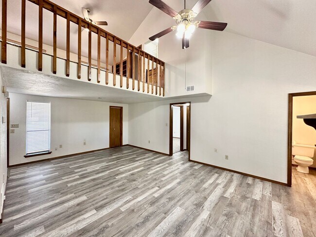 Building Photo - 2502 NE Kingsbriar Pl
