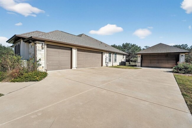 Building Photo - 112 Sweetleaf Cv