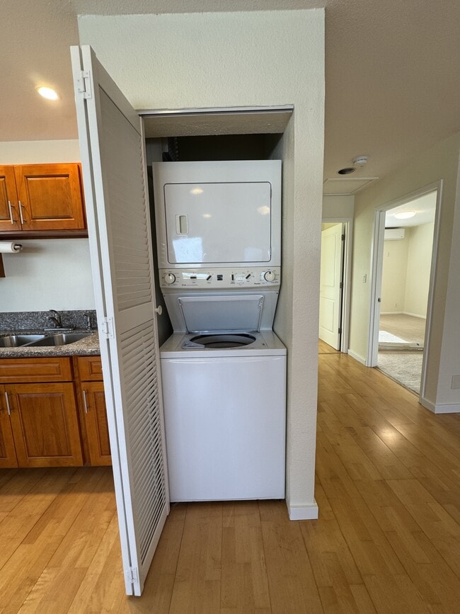 Building Photo - 1021 Koko Head Ave