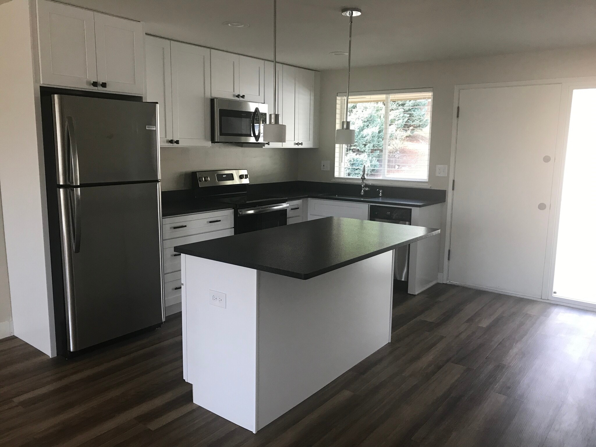 Building Photo - 7800 Stinson Ave