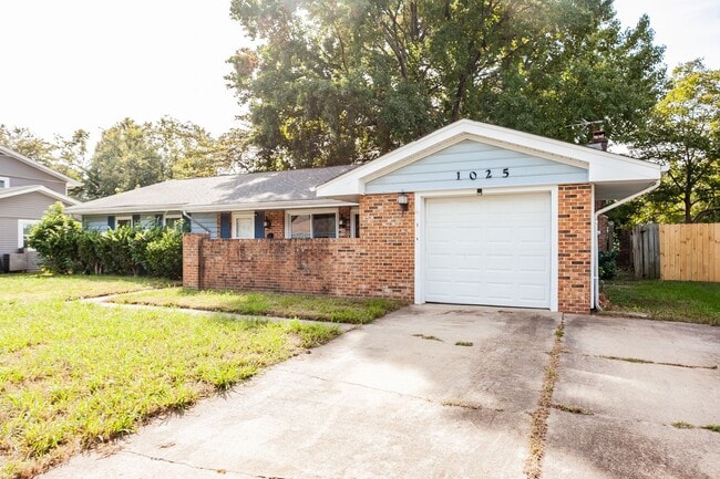 Primary Photo - 1025 Anderson Way