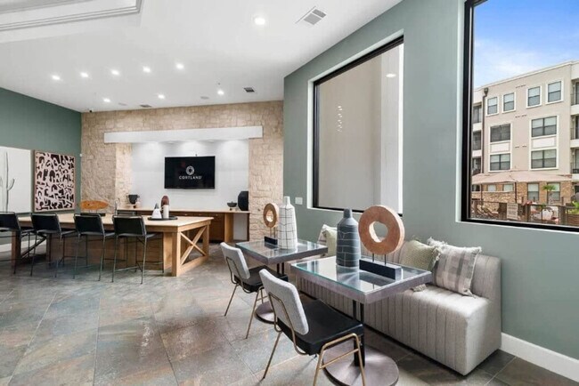 Building Photo - 5720 Town and Country Blvd