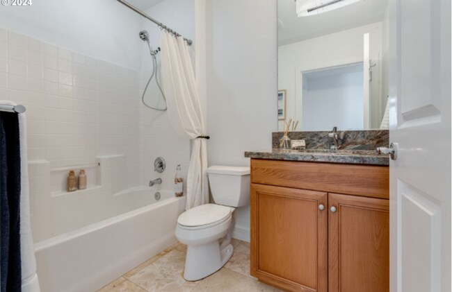 Building Photo - Elegant Riverfront Condo with Panoramic Vi...