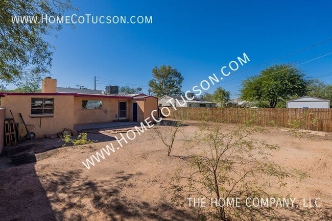 Building Photo - 3949 E 2nd St