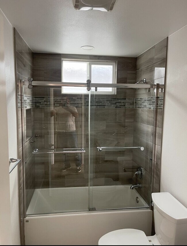 Building Photo - 2 bedrooms 1 bath Apartment for rent in Im...