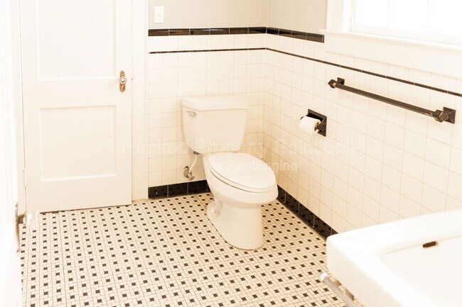 Building Photo - 115 N 16th St