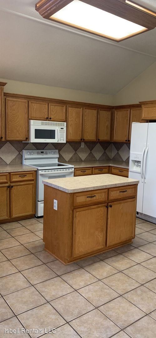 Building Photo - 4 br, 2 bath House - 2501 Wisteria Lane