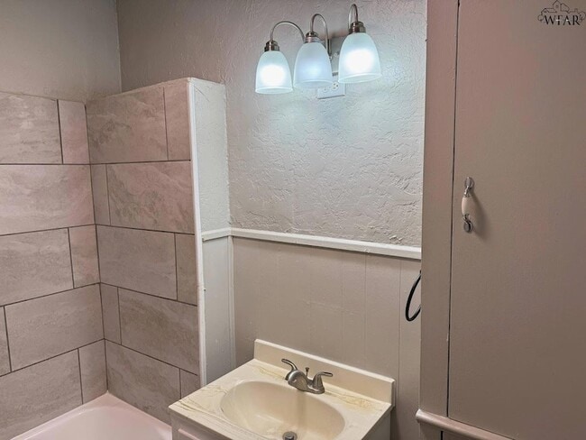 Building Photo - 2015 Polk St