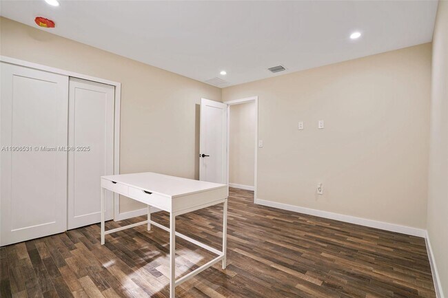 Building Photo - 6701 SW 49th Terrace