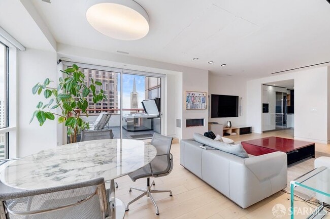 Building Photo - 333 Bush St