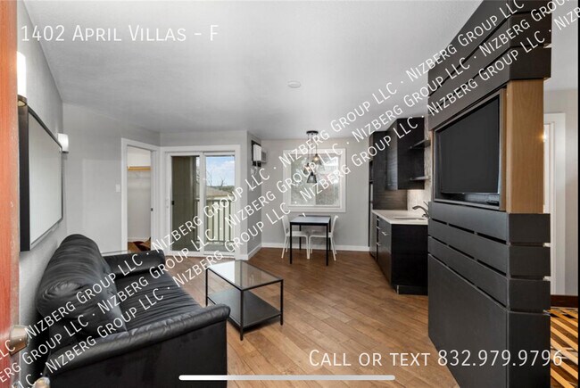 Building Photo - 1402 April Villas