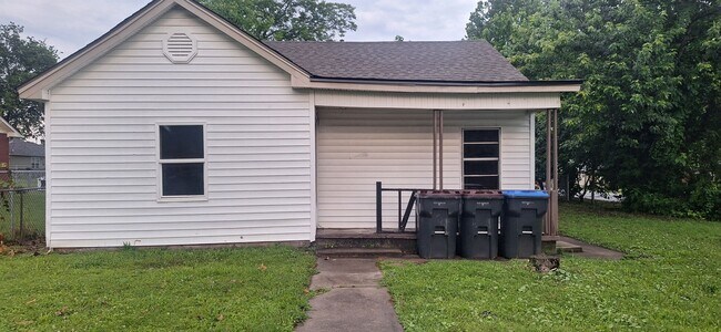 Primary Photo - 3400 N 46th St