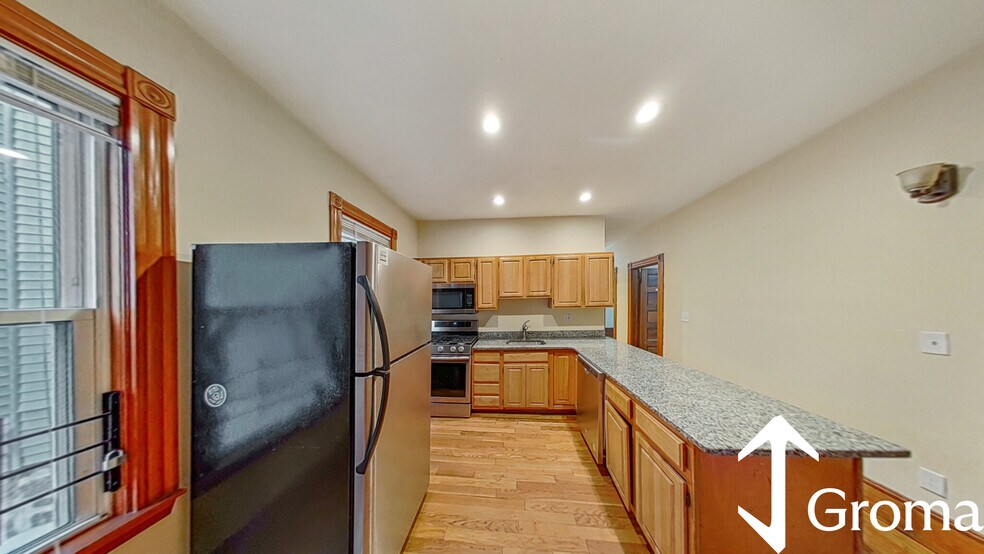 Building Photo - 6 Carmel St