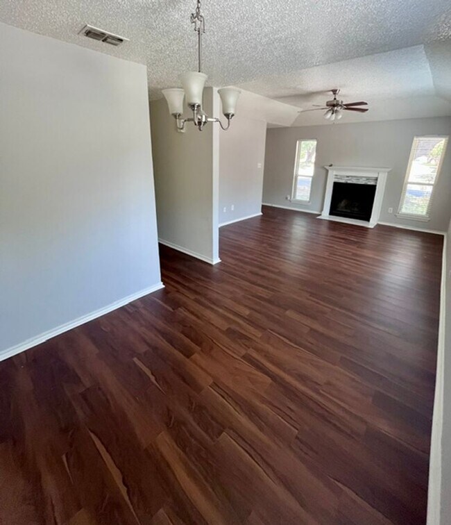 Building Photo - Cute 1 story duplex in Euless in CGISD