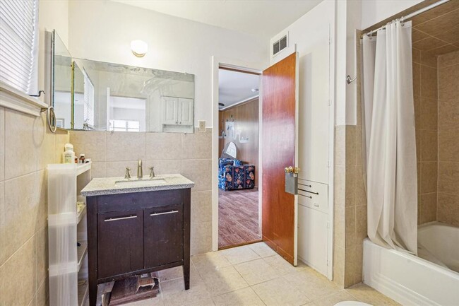 Building Photo - 3825 Gramercy St