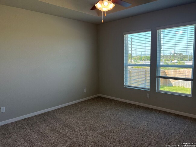 Building Photo - 121 Nespral Dr
