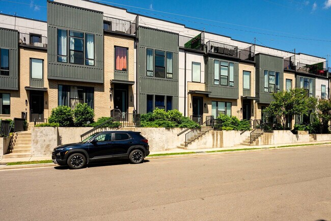 Building Photo - 516 27th Ave N