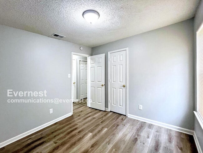 Building Photo - 5883 Garden Walk W
