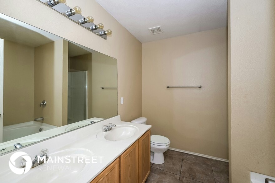 Building Photo - 1100 W Cottonwood Dr