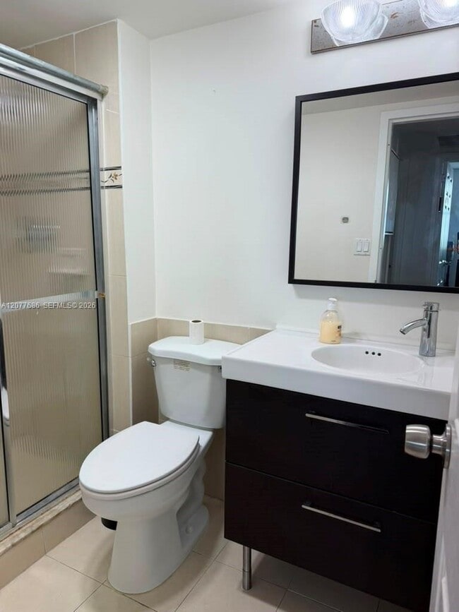 Building Photo - 3375 N Country Club Dr