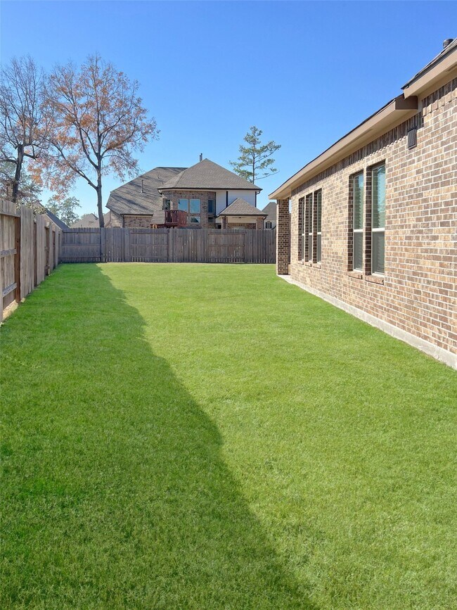 Building Photo - 16807 Hemlock Grove Dr