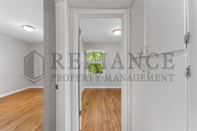 Building Photo - 1817 Catherine St