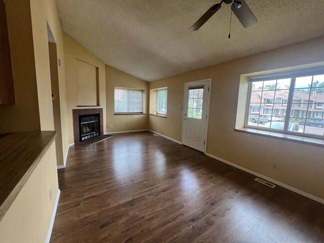 Building Photo - 870 London Green Way