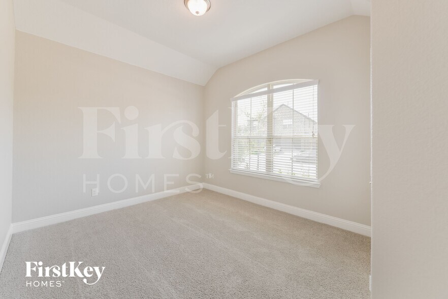 Building Photo - 4041 Honeyapple Way