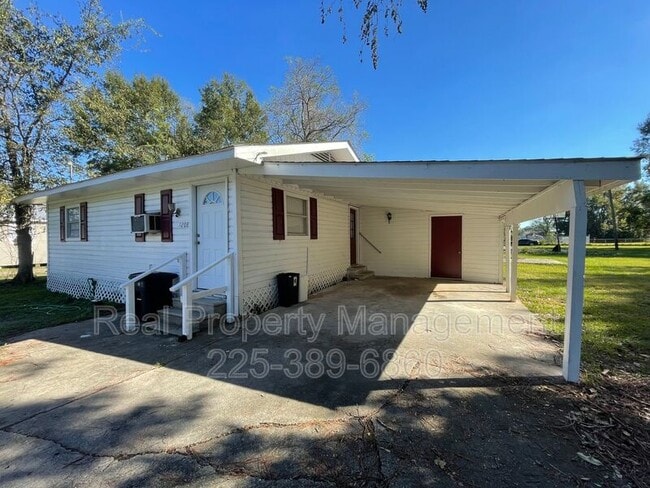 Building Photo - 1208 N Willow Ave