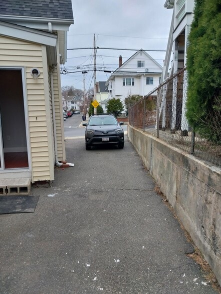 Building Photo - 87 Bradford St