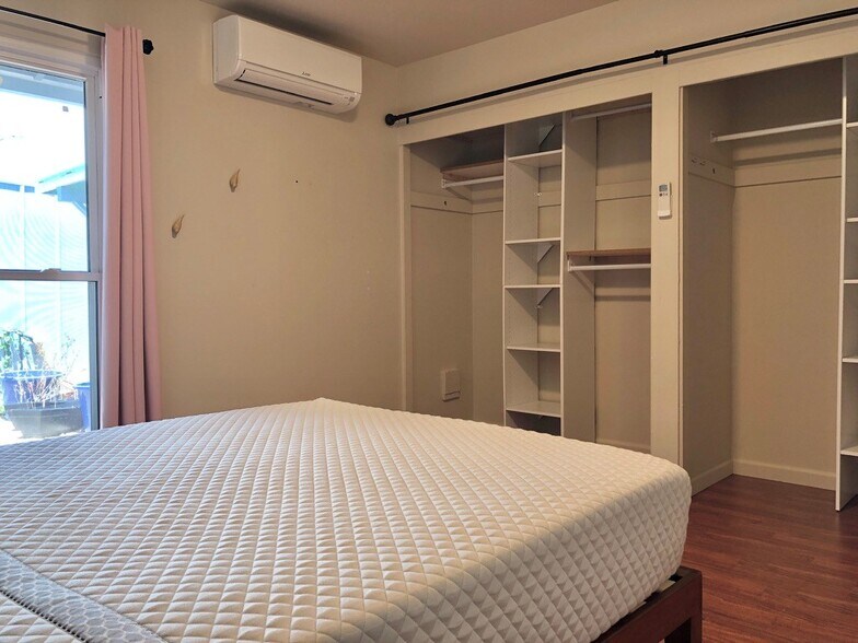Building Photo - 1027 Hooli Plz