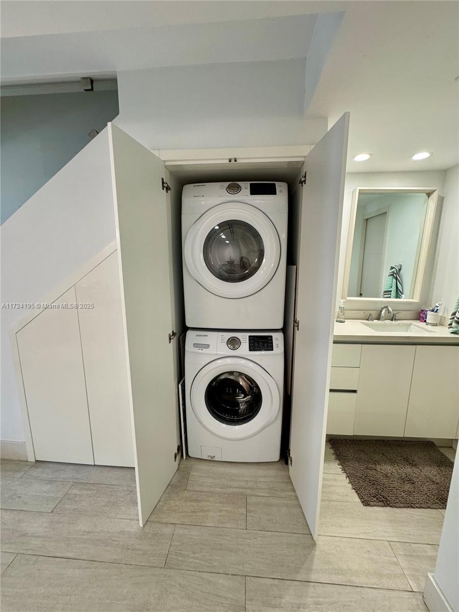 Building Photo - 881 Ocean Dr