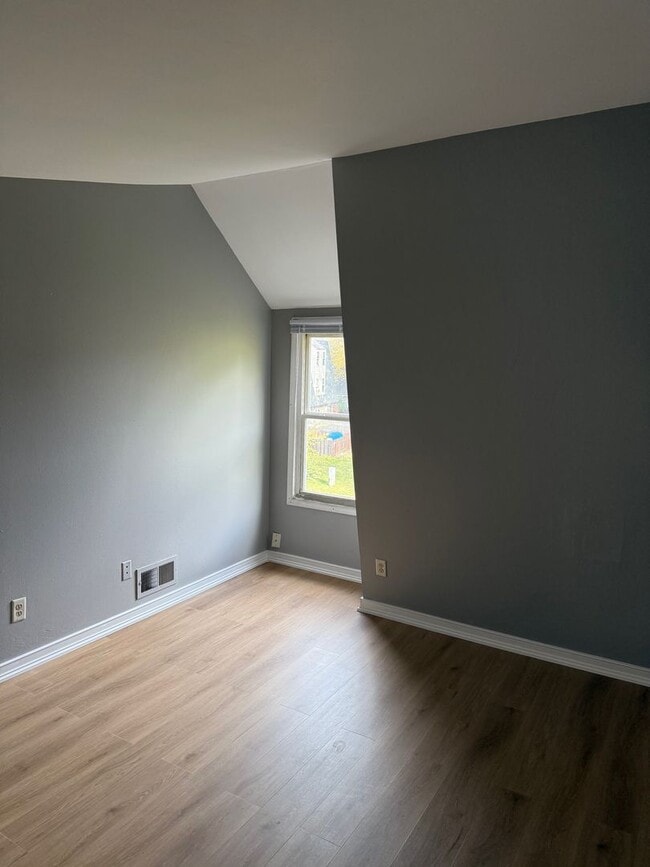 Building Photo - 3 Bed/1.5 Bath Condo for Rent!!