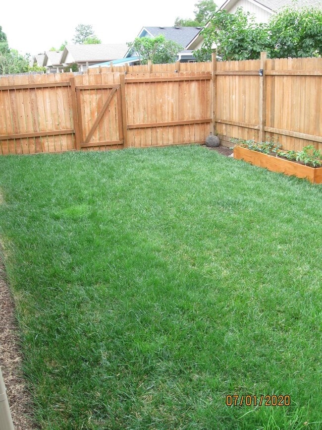 Building Photo - Must See 3 Bedroom with Fenced Yard!