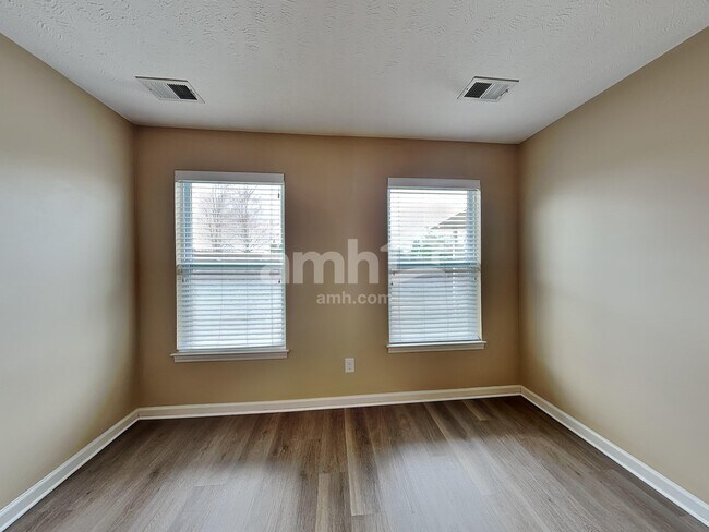 Building Photo - 1075 Savannah Ave