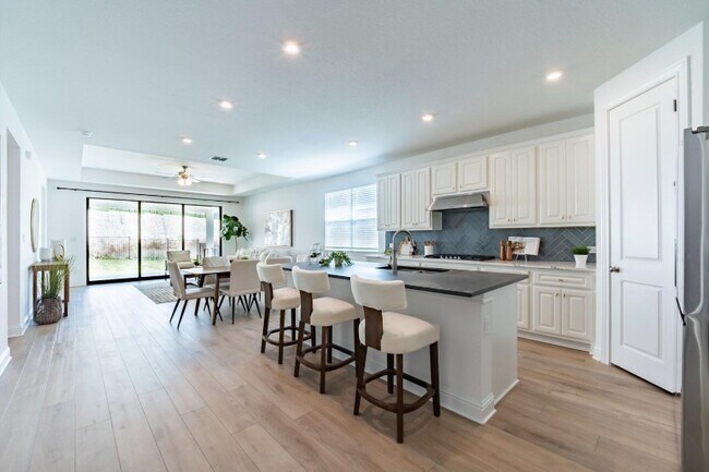 Building Photo - 1040 Villa Rialto View