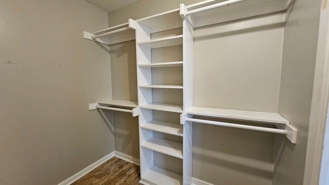 Building Photo - 2115 Glenwood Ln