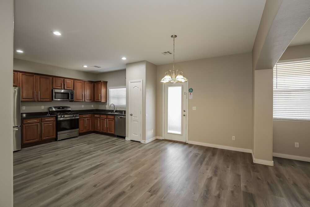 Building Photo - 1081 Crescent Falls St