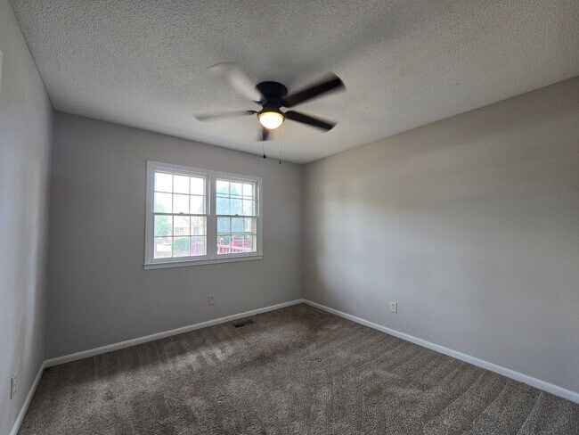 Building Photo - 622 Garfield Dr