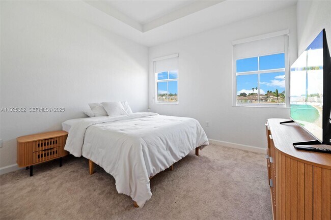 Building Photo - 2400 SE 29th St