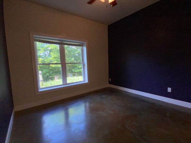 Building Photo - 125 Sun Haven Ln