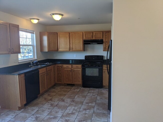 Building Photo - 3 Bedroom Townhouse For Rent in Charming Waynesboro, PA
