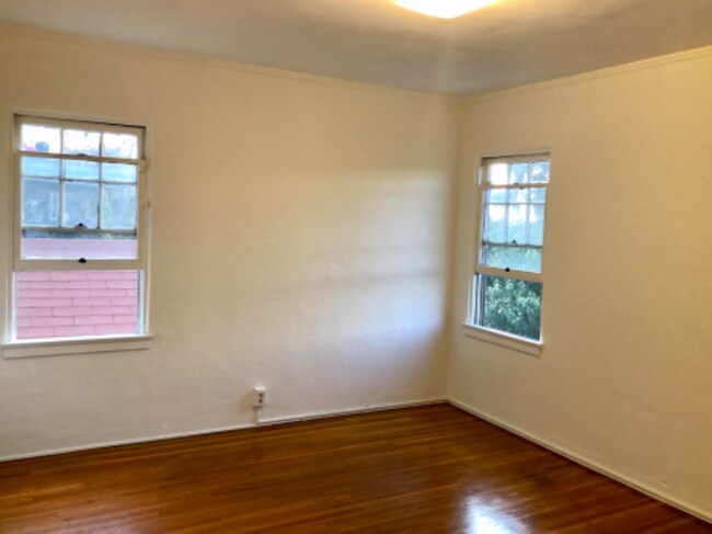 Building Photo - 1333 Allesandro St