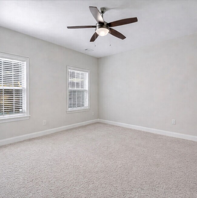 Building Photo - 104 Simon Cir