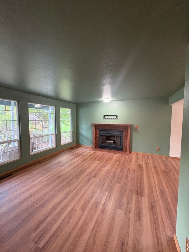 Building Photo - Fairwood Home for lease two story fenced y...