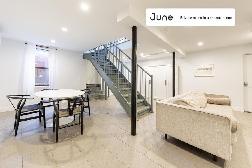 Building Photo - Room in Shared 4 bed/2 bath home in Ridgewood